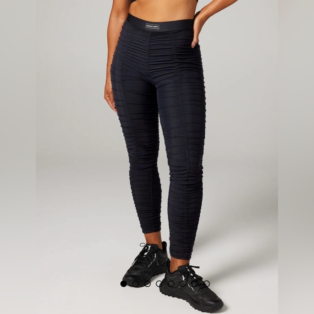 NEW SAVAGE X FENTY - Ruche Hour Leggings Full